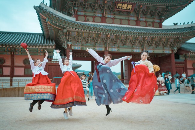 Phương Oanh Quỳnh búp bê khoe style cá tính ở Hàn Quốc - Ảnh 12.