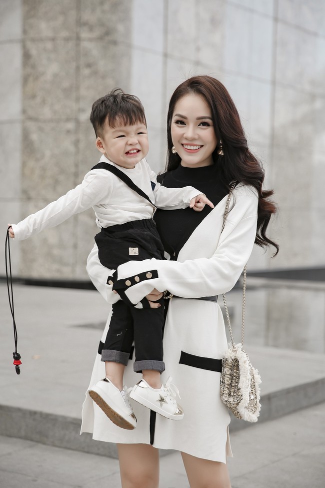 Mẹ đơn thân Dương Cẩm Lynh đưa con trai dạo phố mừng sinh nhật 2 tuổi - Ảnh 3.