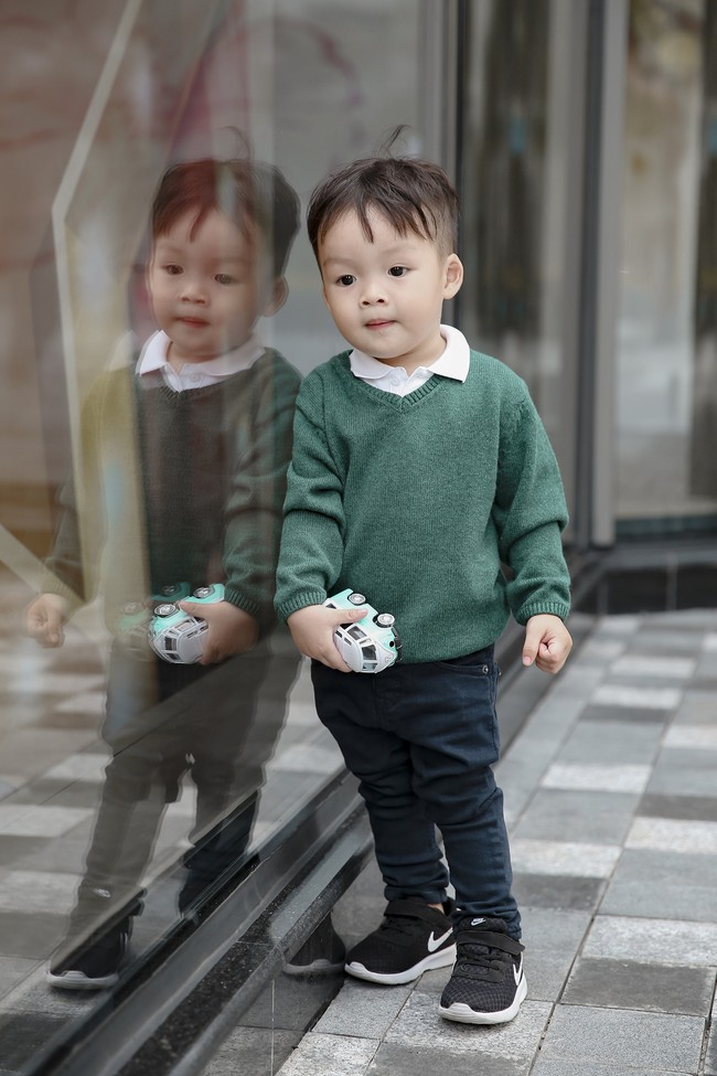 Mẹ đơn thân Dương Cẩm Lynh đưa con trai dạo phố mừng sinh nhật 2 tuổi - Ảnh 8.