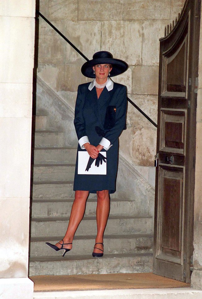 Đi đám cưới mà diện nào jumpsuit, nào menswear, Công nương Diana chính là khách mời Hoàng gia có style chất nhất - Ảnh 14.