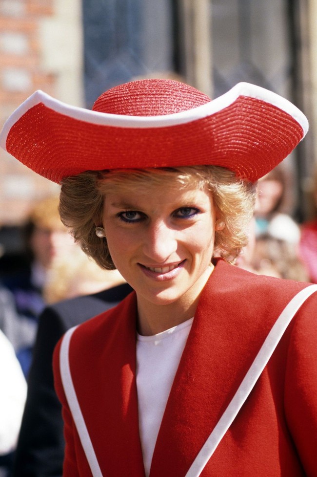 Đi đám cưới mà diện nào jumpsuit, nào menswear, Công nương Diana chính là khách mời Hoàng gia có style chất nhất - Ảnh 8.