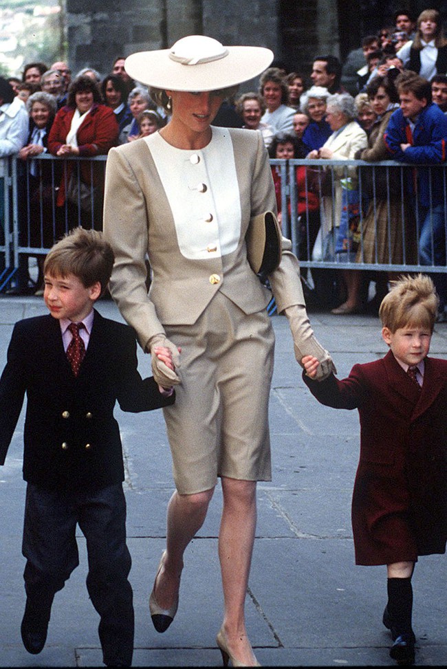Đi đám cưới mà diện nào jumpsuit, nào menswear, Công nương Diana chính là khách mời Hoàng gia có style chất nhất - Ảnh 9.