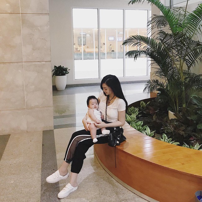 Khoe vóc dáng cực chuẩn sau 6 tháng sinh em bé thứ 2, hot mom Ngọc Mon nhận được cơn mưa lời khen từ MXH - Ảnh 11.