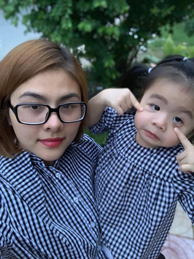 Tiểu công chúa nhà Vân Trang càng lớn càng giống mẹ y đúc - Ảnh 6.