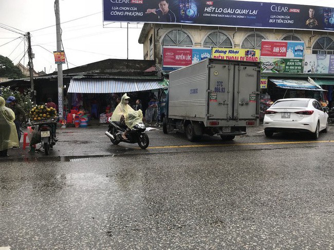 Vụ người đi xe máy chặt tay tài xế ô tô: Bất ngờ với lời kể của nhân chứng - Ảnh 5.