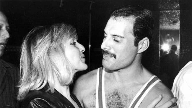 Câu chuyện về huyền thoại Freddie Mercury cùng người phụ nữ duy nhất mà ông yêu trong suốt cuộc đời - Ảnh 8. Câu chuyện về huyền thoại Freddie Mercury cùng người phụ nữ duy nhất mà ông yêu trong suốt cuộc đời - Ảnh 8.