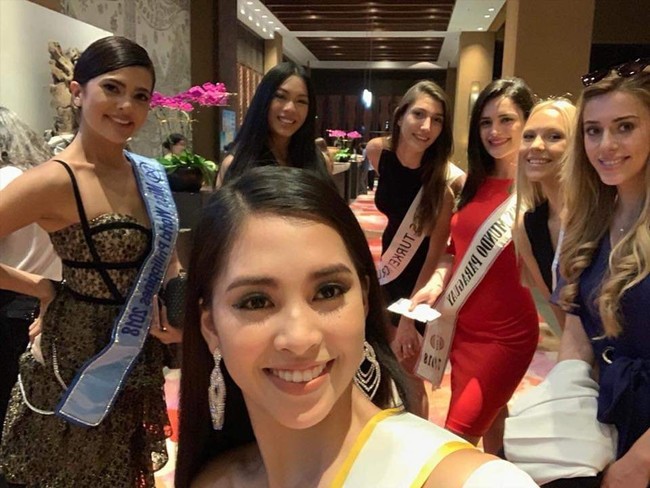 Hình ảnh đầu tiên tại Miss World 2018: Chưa bao giờ thấy HH Tiểu Vy nóng bỏng và duyên dáng đến thế - Ảnh 2.