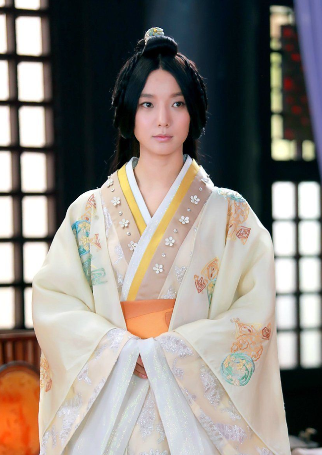 Chá» vá»i chiÃªu ÄÃ¡nh ghen cÃ¢m láº·ng Äáº¿n cháº¿t, vá» HoÃ&nbsp;ng háº­u nÃ&nbsp;y ÄÃ£ cÃ¹ng ÄÆ°a cáº£ HoÃ&nbsp;ng Äáº¿ vÃ&nbsp; tÃ¬nh Äá»ch xuá»ng cá»­u tuyá»n - áº¢nh 2.