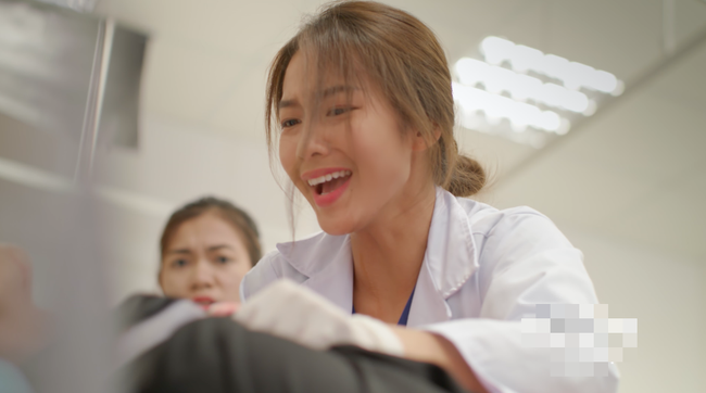 Nhờ Song Luân bị trúng đạn mà khán giả lại được xem Khả Ngân khóc lần nữa trong Hậu duệ mặt trời - Ảnh 11. Nhờ Song Luân bị trúng đạn mà khán giả lại được xem Khả Ngân khóc lần nữa trong Hậu duệ mặt trời - Ảnh 11.