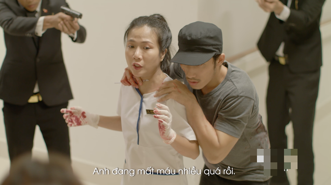 Nhờ Song Luân bị trúng đạn mà khán giả lại được xem Khả Ngân khóc lần nữa trong Hậu duệ mặt trời - Ảnh 13. Nhờ Song Luân bị trúng đạn mà khán giả lại được xem Khả Ngân khóc lần nữa trong Hậu duệ mặt trời - Ảnh 13.
