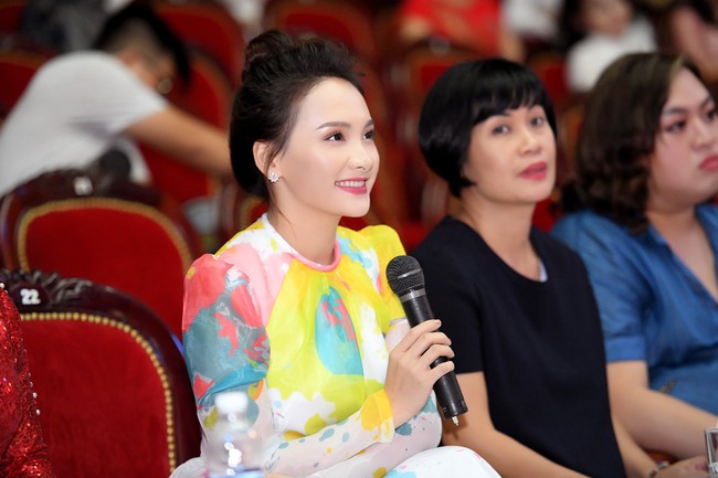 Bất ngờ với nhan sắc mẹ 3 con được ví như bản sao Lee Honey tại Chung khảo Người mẫu quý bà Việt Nam - Ảnh 2.