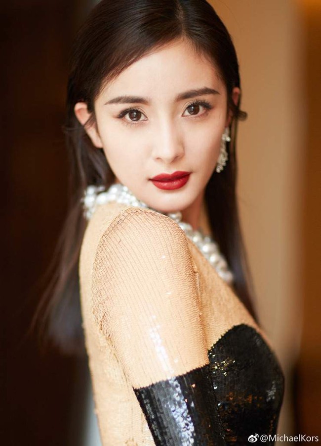 Sở hữu vóc dáng hạng A, bà mẹ một con Dương Mịch đã giữ dáng bằng cách này - Ảnh 1. Sở hữu vóc dáng hạng A, bà mẹ một con Dương Mịch đã giữ dáng bằng cách này - Ảnh 1.