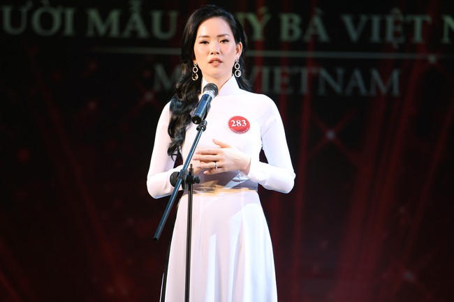 Bất ngờ với nhan sắc mẹ 3 con được ví như bản sao Lee Honey tại Chung khảo Người mẫu quý bà Việt Nam - Ảnh 4.