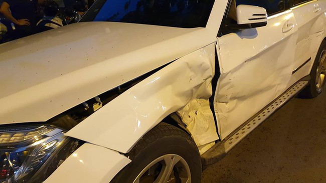 Hà Nội: Danh tính tài xế siêu xe Audi Q5 đâm và lùi liên hoàn, làm gãy chân một người rồi bỏ trốn - Ảnh 2. Hà Nội: Danh tính tài xế siêu xe Audi Q5 đâm và lùi liên hoàn, làm gãy chân một người rồi bỏ trốn - Ảnh 2.