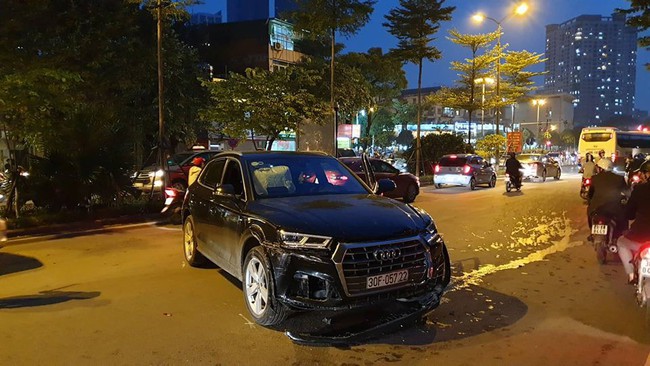 Hà Nội: Danh tính tài xế siêu xe Audi Q5 đâm và lùi liên hoàn, làm gãy chân một người rồi bỏ trốn - Ảnh 5. Hà Nội: Danh tính tài xế siêu xe Audi Q5 đâm và lùi liên hoàn, làm gãy chân một người rồi bỏ trốn - Ảnh 5.