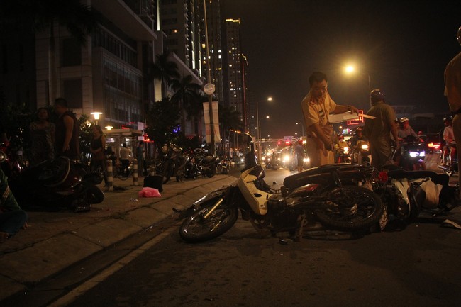 Ô tô tông một loạt xe máy ở Sài Gòn, nạn nhân nằm la liệt: 1 người chết tại chỗ, 4 người bị thương nặng - Ảnh 5.