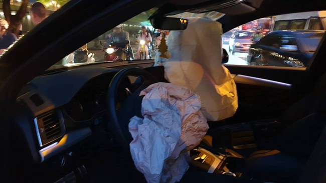 Hà Nội: Danh tính tài xế siêu xe Audi Q5 đâm và lùi liên hoàn, làm gãy chân một người rồi bỏ trốn - Ảnh 10. Hà Nội: Danh tính tài xế siêu xe Audi Q5 đâm và lùi liên hoàn, làm gãy chân một người rồi bỏ trốn - Ảnh 10.