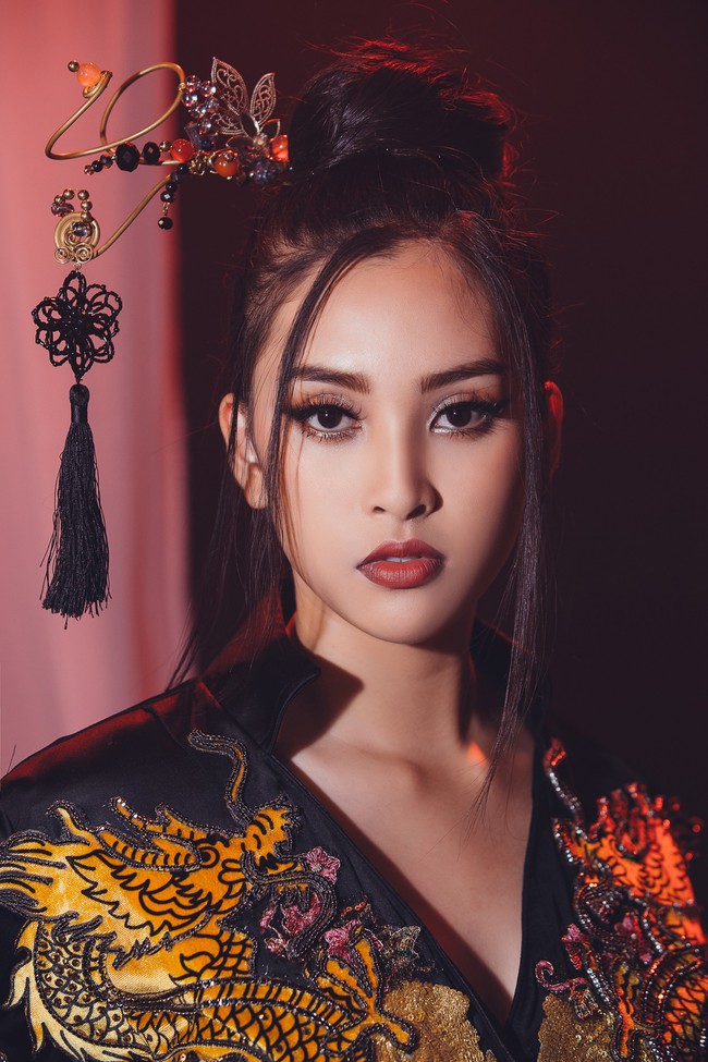 Xem trọn MV Lạc trôi cực ma mị của Hoa hậu Tiểu Vy ở Miss World 2018 - Ảnh 4.