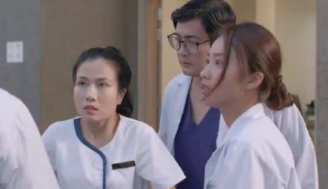 Sạn kịch độc trong Hậu Duệ Mặt Trời bản Việt: Bác sĩ Quang kết liễu bệnh nhân mà không hay biết - Ảnh 3. Sạn kịch độc trong Hậu Duệ Mặt Trời bản Việt: Bác sĩ Quang kết liễu bệnh nhân mà không hay biết - Ảnh 3.