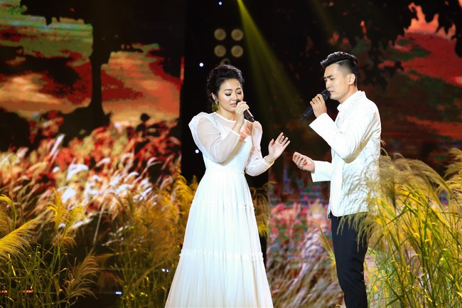 Tự nhận mình hát hay, Quang Linh bị vợ chồng Cẩm Ly đá xéo trên sóng truyền hình - Ảnh 5.
