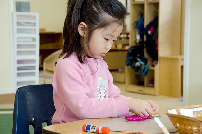 Thay vì nói “Con làm tốt lắm”, đây là 9 câu nói mà các giáo viên Montessori thường dùng - Ảnh 3.