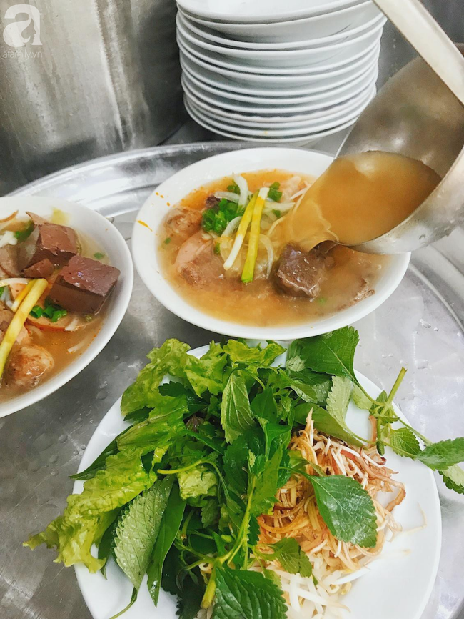 Ngày chớm đông, ghé quán nhỏ 20 năm tuổi trong khu tập thể Hà Nội ăn bún bò chuẩn vị xứ Huế - Ảnh 8. Ngày chớm đông, ghé quán nhỏ 20 năm tuổi trong khu tập thể Hà Nội ăn bún bò chuẩn vị xứ Huế - Ảnh 8.