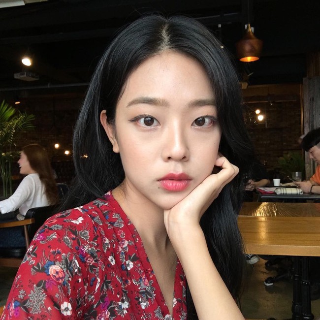 Trong 4 lời khuyên của bác sĩ da liễu, hãy thực hiện ngay lời khuyên số 2 để da luôn ẩm mượt trong mùa hanh khô - Ảnh 2. Trong 4 lời khuyên của bác sĩ da liễu, hãy thực hiện ngay lời khuyên số 2 để da luôn ẩm mượt trong mùa hanh khô - Ảnh 2.