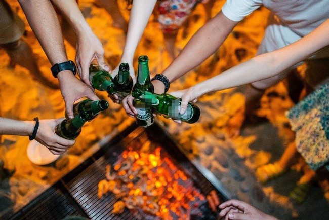 Trọn vẹn m&ugrave;a lễ hội với m&oacute;n qu&agrave; đặc biệt đậm chất HEINEKEN - Ảnh 1.