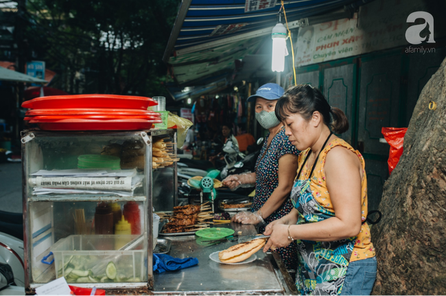 Những địa chỉ bán quà chiều lạ miệng: trứng chén nướng, xiên thập cẩm... để các mẹ nhâm nhi cùng con tan học về - Ảnh 14.