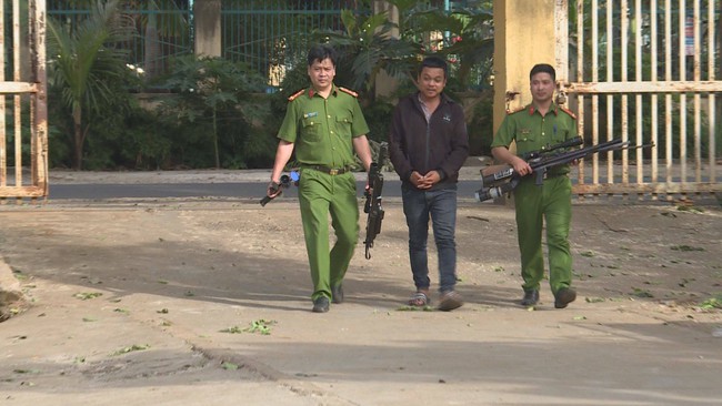 Đột kích, triệt phá xưởng chế tạo hàng loạt súng khủng ở Đắk Lắk - Ảnh 1.