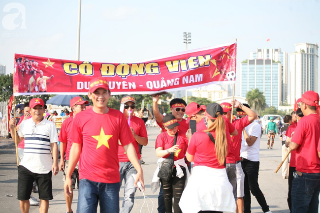 AFF CUP: Việt Nam 2 - 0 Malaysia, người hâm mộ vui sướng cuồng nhiệt - Ảnh 33.