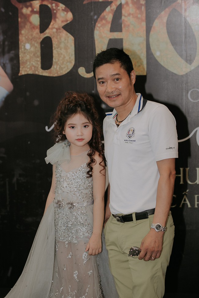 Con gái út xinh đẹp đầy tố chất người mẫu của cựu danh thủ Hồng Sơn - Ảnh 2.