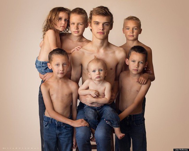 Bà mẹ bỉm sữa ngày nào cũng chụp ảnh 11 đứa con, nhìn vào album ảnh của gia đình họ mới ngỡ ngàng - Ảnh 4.
