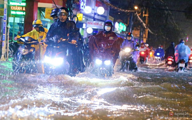 Biển đông xuất hiện áp thấp nhiệt đới, Sài Gòn có thể mưa to từ đêm nay và những ngày tới - Ảnh 1.