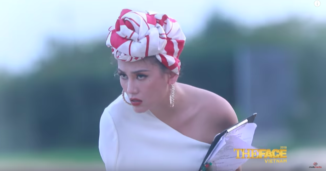 Dữ dằn như Võ Hoàng Yến: Mắt nổi lửa, miệng thét lớn đòi ném đồ vào đầu thí sinh The Face - Ảnh 2. Dữ dằn như Võ Hoàng Yến: Mắt nổi lửa, miệng thét lớn đòi ném đồ vào đầu thí sinh The Face - Ảnh 2.