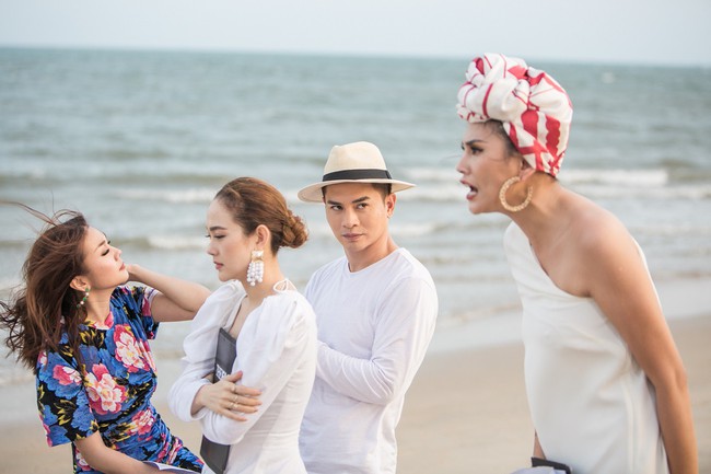 Dữ dằn như Võ Hoàng Yến: Mắt nổi lửa, miệng thét lớn đòi ném đồ vào đầu thí sinh The Face - Ảnh 4. Dữ dằn như Võ Hoàng Yến: Mắt nổi lửa, miệng thét lớn đòi ném đồ vào đầu thí sinh The Face - Ảnh 4.