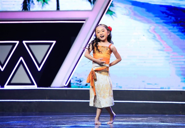 Sở hữu gương mặt nét nào ra nét ấy, cô bé này được Việt Hương khuyến khích nên đi thi Hoa hậu - Ảnh 2.