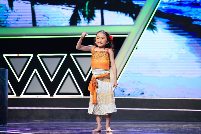Sở hữu gương mặt nét nào ra nét ấy, cô bé này được Việt Hương khuyến khích nên đi thi Hoa hậu - Ảnh 4.