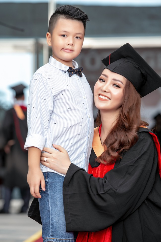 Có bố mẹ và con trai ở bên, Thụy Vân vẫn cương quyết giấu chồng - Ảnh 2.