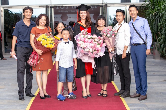 Có bố mẹ và con trai ở bên, Thụy Vân vẫn cương quyết giấu chồng - Ảnh 7.