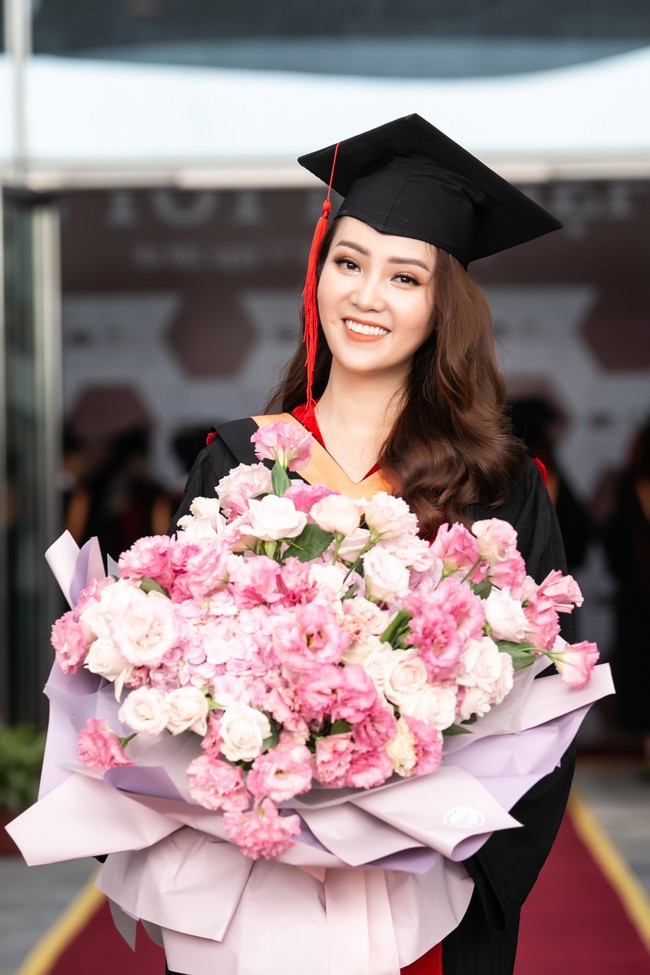 Có bố mẹ và con trai ở bên, Thụy Vân vẫn cương quyết giấu chồng - Ảnh 4.
