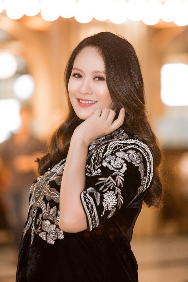 Vợ Đức Thịnh mang thai lần thứ 2 ở tuổi U40 - Ảnh 4. Vợ Đức Thịnh mang thai lần thứ 2 ở tuổi U40 - Ảnh 4.