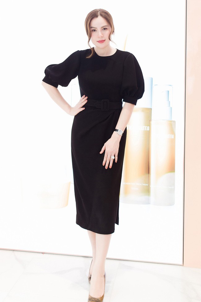 Hoa hậu rửa chân cho chồng - Phương Lê diện váy đen kín đáo vẫn nổi bật  - Ảnh 7.