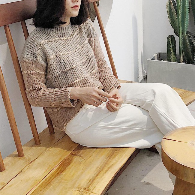 18 mẫu áo len mỏng đến từ các thương hiệu Việt khiến bạn say như điếu đổ và muốn sắm ngay trong mùa lạnh này - Ảnh 16.