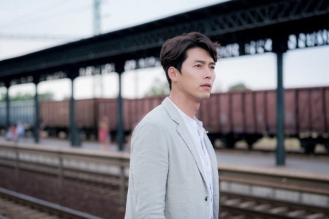 Nam thần Hyun Bin lại đốn tim fan nữ bằng loạt ảnh hậu trường đầy cuốn hút - Ảnh 3.