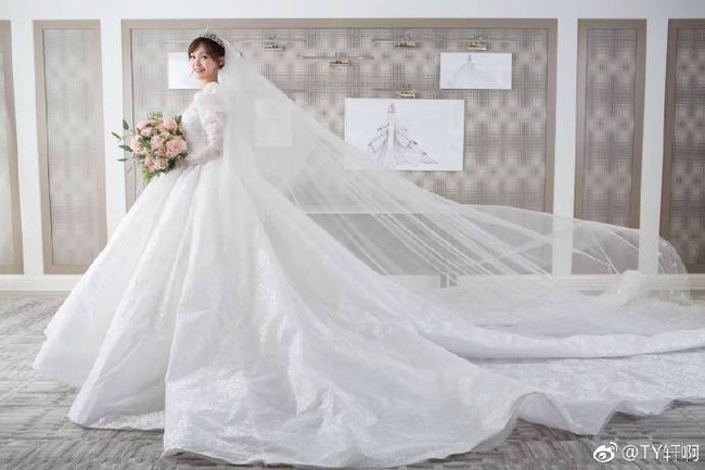 Cuối cùng, hình ảnh cô dâu Đường Yên lộng lẫy trong bộ váy cưới độc nhất vô nhị cũng được công bố rồi đây - Ảnh 7.