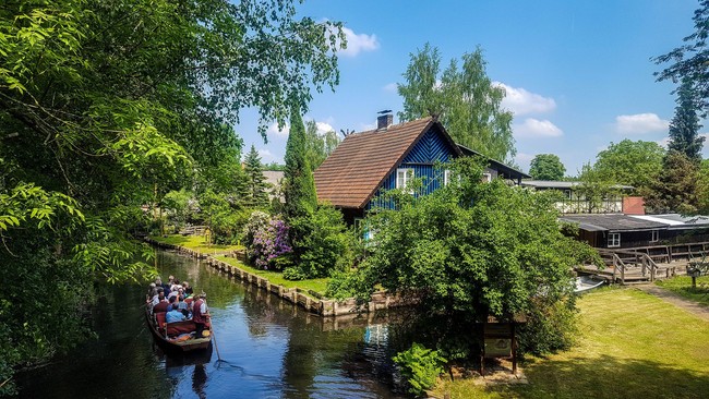 Những ngôi nhà ven sông xinh xắn, dịu dàng đẹp đến nao lòng ở làng quê nước Đức - Ảnh 10.