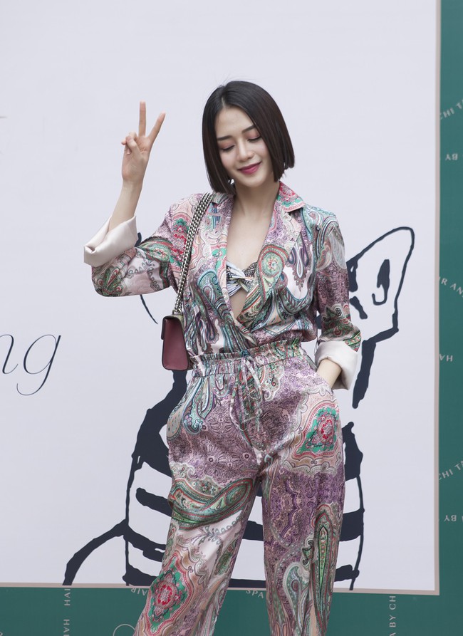 Soobin Hoàng Sơn lần đầu mặc áo đôi, đi sự kiện cùng bạn gái tin đồn  - Ảnh 11.