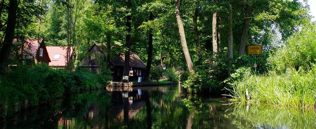 Những ngôi nhà ven sông xinh xắn, dịu dàng đẹp đến nao lòng ở làng quê nước Đức - Ảnh 4.