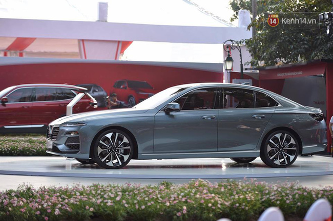 VinFast chính thức công bố giá các mẫu xe: Sedan Lux A 2.0 800 triệu đồng, SUV Lux A2.0 1,136 tỷ, Fadil 336 triệu đồng - Ảnh 2.